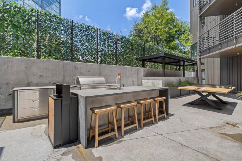 Skyline View, Pool, Gym, Balcony'S, Walk To Bway! Apartment Nashville Exterior photo